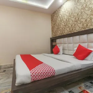 Hotel Oyo 60651 Hotel Arya